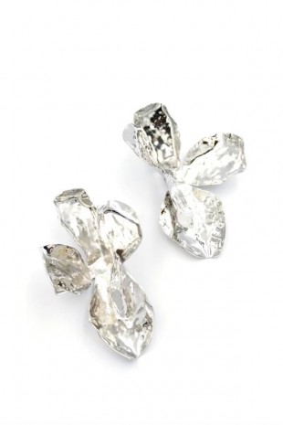 Metal Çiçek Küpe - Gümüş Metal Çiçek Küpe - Gümüş