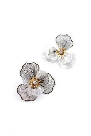 Metal Çiçek Küpe - Gümüş Metal Çiçek Küpe - Gümüş