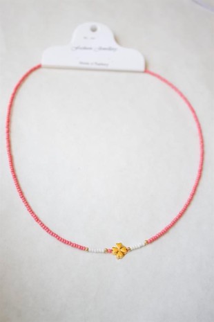 Kum Boncuklu Yonca Kolye - Nar Çiçeği Kum Boncuklu Yonca Kolye - Nar Çiçeği