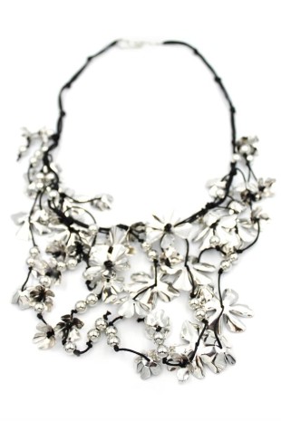 Metal Çiçek Kolye - Gümüş Metal Çiçek Kolye - Gümüş